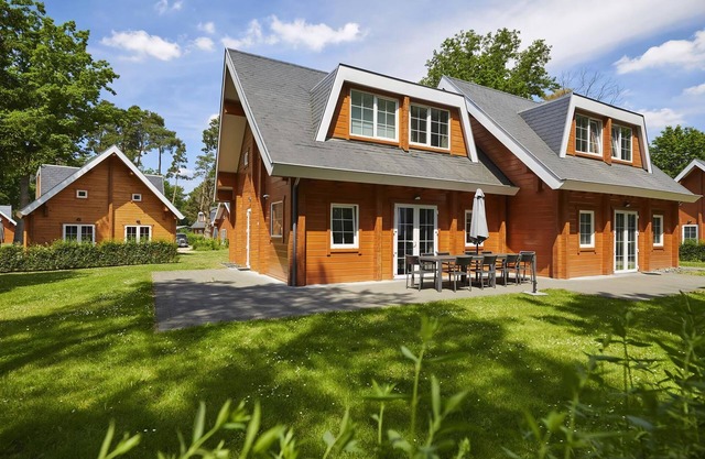 Comfort 12-person bungalow in the holiday park Landal Mooi Zutendaal