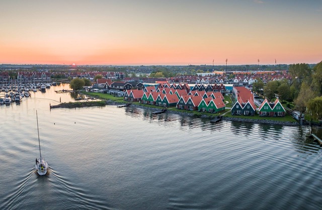 Comfort 4-person apartment in the holiday park Landal Volendam
