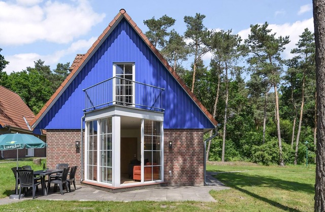 Comfort 6-person bungalow in the holiday park Landal Dwergter Sand
