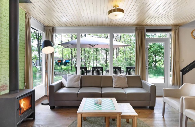 Comfort 8-person children's bungalow in the holiday park Landal Rabbit Hill