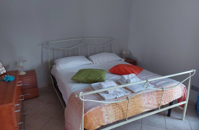 Comfort and convenience, strategic location between sea, mountains, parks.