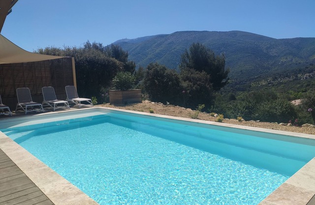 Comfort and exceptional views of Mont Ventoux (sleeps 8)
