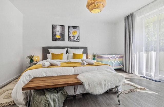 Comfort apartment in Homburg - close to the university - 3 bedrooms - parking lot - bathtub - WLAN