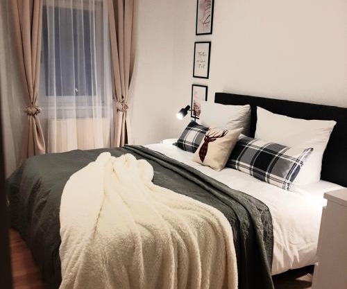 Comfort Apartment Neunkirchen - 2-Bedroom - Self Check-in - Balcony - WiFi - Parking