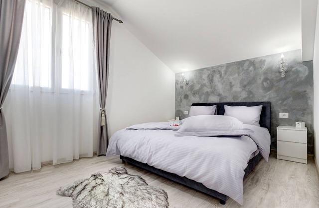 Comfort Apartment with Terrace & Bay View