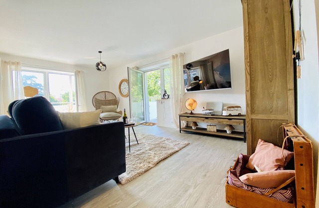 Comfort close to the beach: "Weltenbummler" for max. 6 pers. WLAN, pets allowed.
