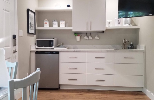 Comfort - cottage in a Downtown San Jose. Comfortable for 2-3 people