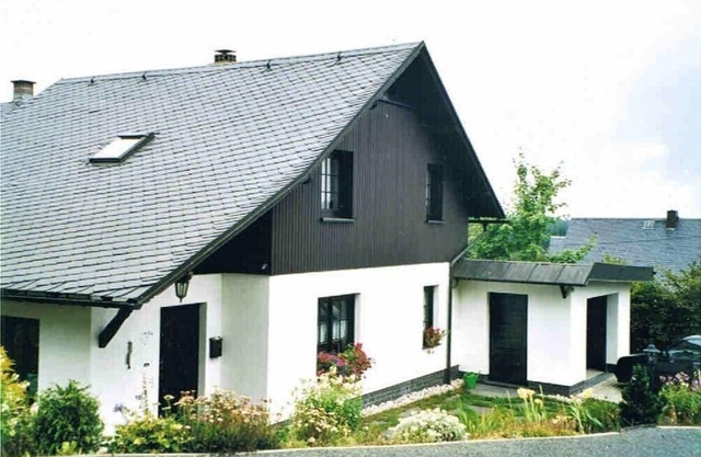 comfortable in a quiet, wooded area, hiking and biking directly from the holiday home