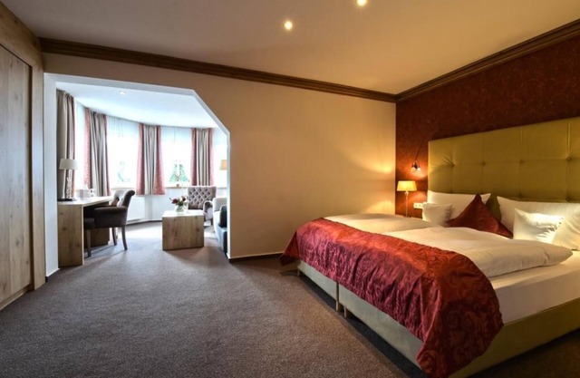 Comfort double room with living area in the bay window approx. 45sqm