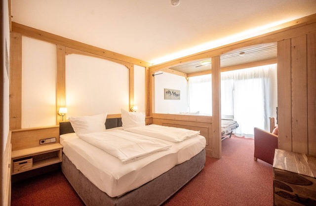 Comfort double room, 26sqm, shower/WC with balcony