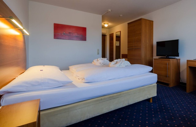 Comfort double room facing the side street
