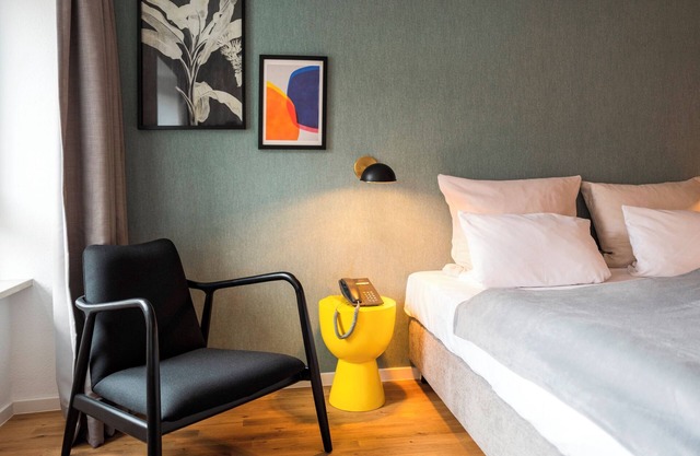 Comfort Dreibettzimmer mit Dusche und WC