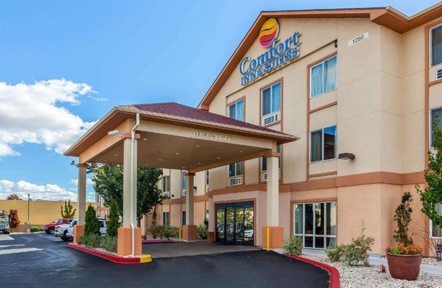 Comfort Inn & Suites Airport Convention Center