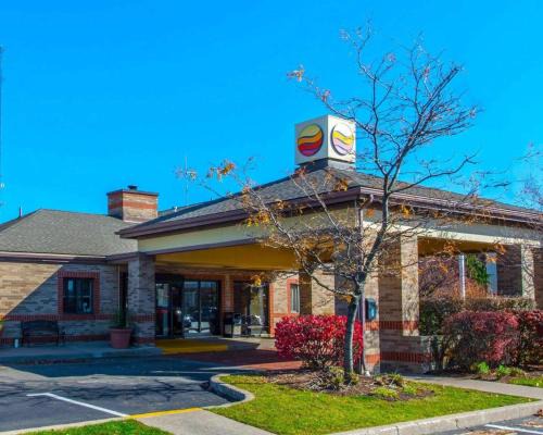 Comfort Inn & Suites Erie - Splash Harbor Indoor Waterpark