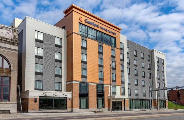 Comfort Inn & Suites Pittsburgh-Northshore