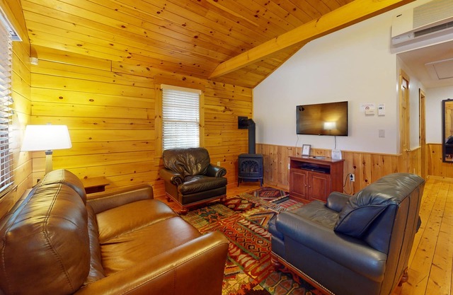 Comfort meets adventure in this dog-friendly cabin w/fireplace, kitchen & more