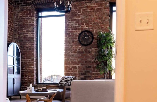 Comfort meets luxury in this city condo!