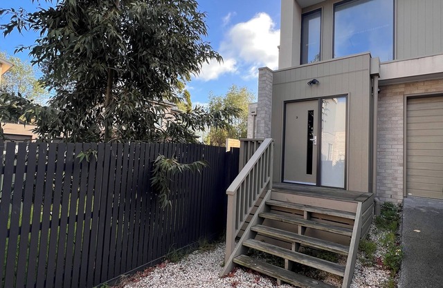 Comfort natural Frankston home in middle of everything