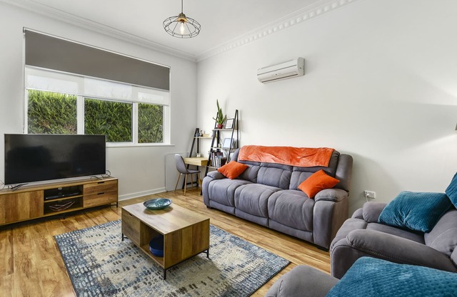 Comfort on Crouch- Enjoy this beautiful house right in CBD.