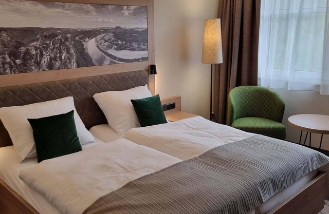 Comfort room, shower, WC - Parkhotel Neustadt
