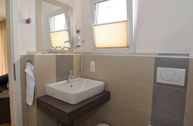 Comfort room small (No. 3, 4) - Guesthouse-Gasthof "Wein im Turm"
