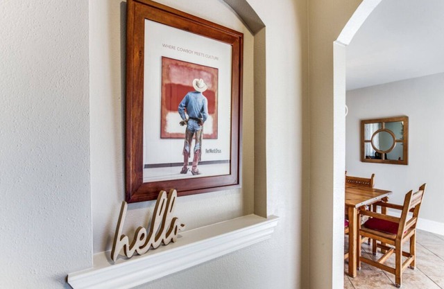 Comfort & Style -minutes from TCU, Dickies Arena&Historic Fort Worth Stockyards.