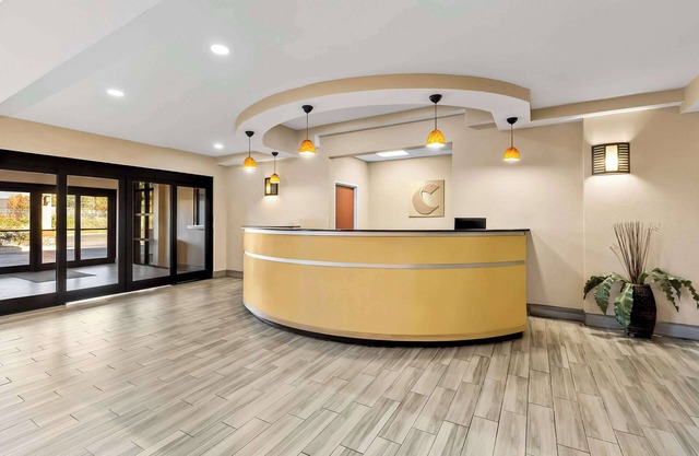 Comfort Suites