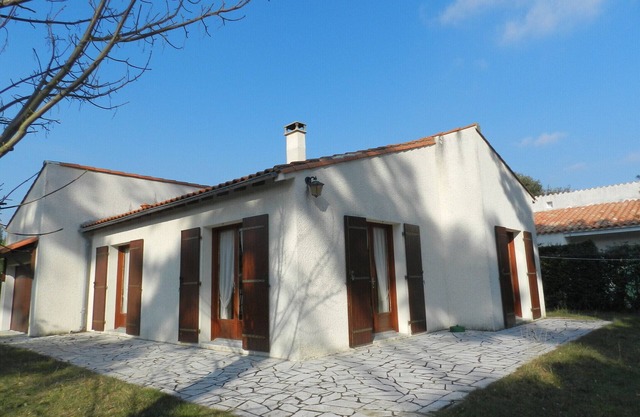 Comfortable House with Private Garden, Terrace, and Garage – Close to Beaches in Saint-Trojan
