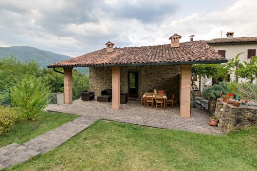 Comfortable house with pool in Castelnuovo di Garfagnana