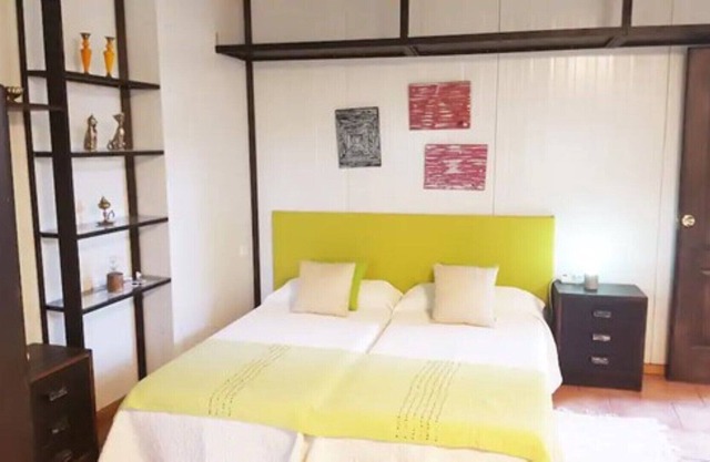 Comfortable apartment Loft Sant Joan 2 in the middle of nature, mountain view, Wi-Fi, terrace