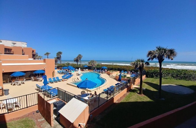 Comfortable 2 bedroom right on the beach