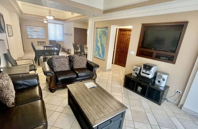 Comfortable 2 Bedroom 2 Bath G201