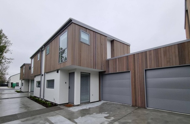 Comfortable 2 bedroom townhouse close to the CBD