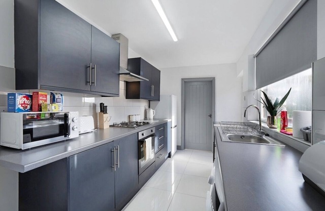Comfortable 2BR Home 10 Min to Durham Cathedral