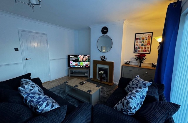 Comfortable 3 Bed Home Free Parking