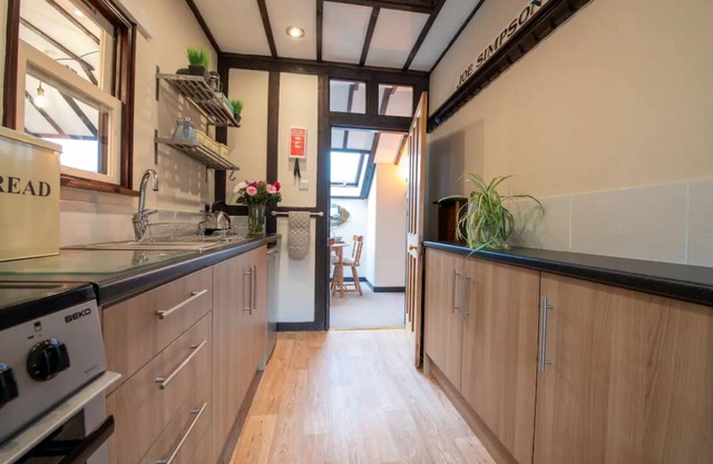 Comfortable 3 Bedroom Historic Cottage c1700