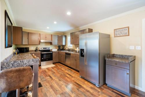 Comfortable 3BR Retreat Near Downtown Birmingham