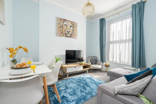 Comfortable 4-bed Townhouse by Plymouth Hoe