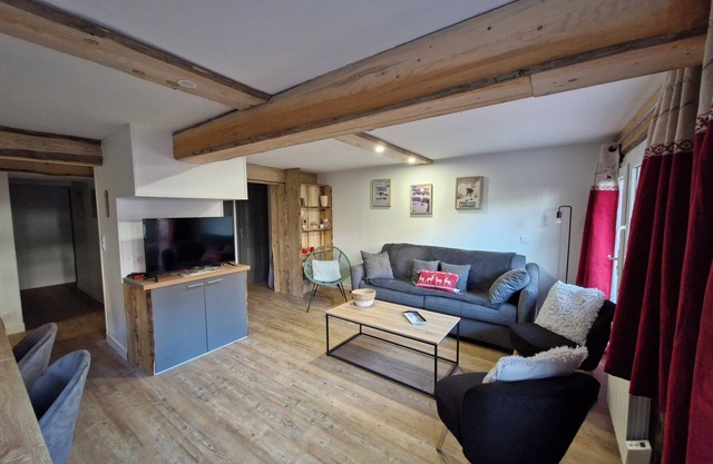 Comfortable 4-bedroom apartment, Le Praz de Lys, at the foot of the slopes