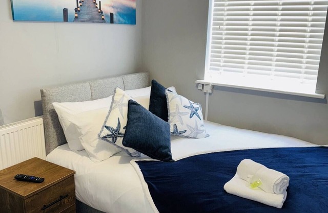 Comfortable 4-bedroom serviced accommodation in Grimsby with private garden and on-street parking