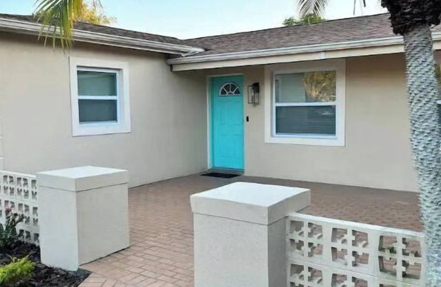 Comfortable 4 bedroom house with pool