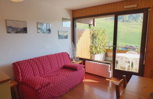 Comfortable 40m² apartment for 6 near ski slopes, large terrace