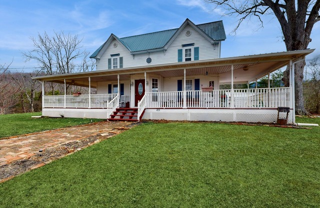 Comfortable 5 Bedroom retreat close to local attractions