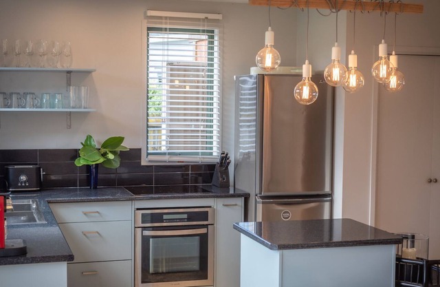 Comfortable Adaptable home in a great location on Waiheke