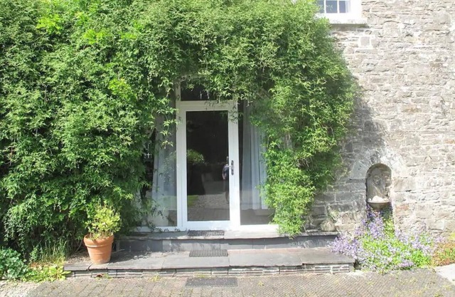 Comfortable Airy 5-Bed Apartment in Llandysul