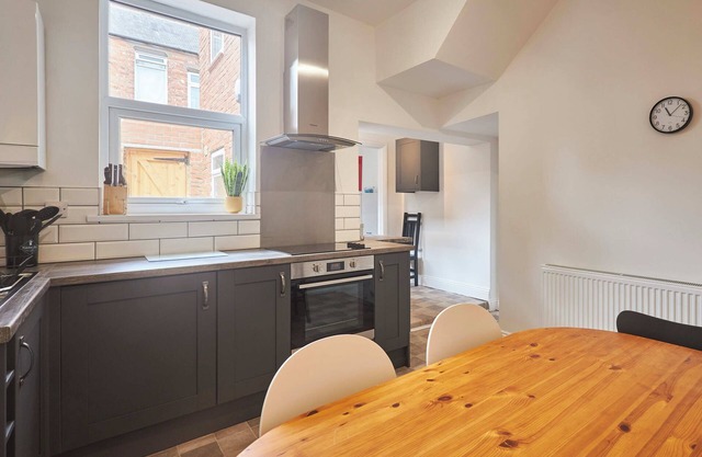Comfortable and convenient 3-bed cottage. Families and contractors welcome.