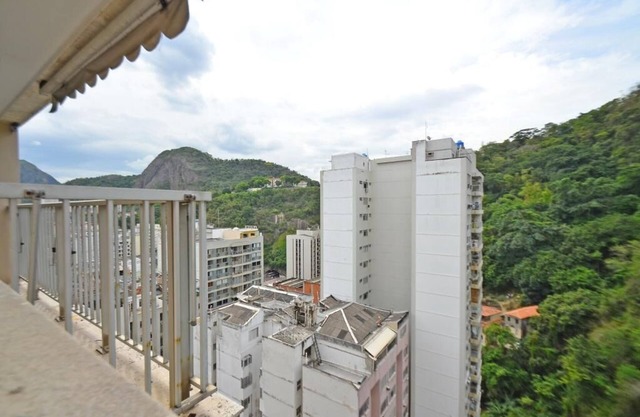 Comfortable and secure 2 bdrm with balcony in Leme