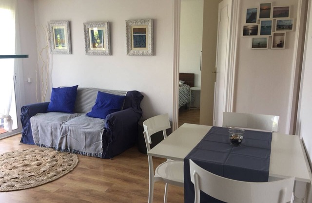 Comfortable and bright apartment 20 minutes from the center of Barcelona
