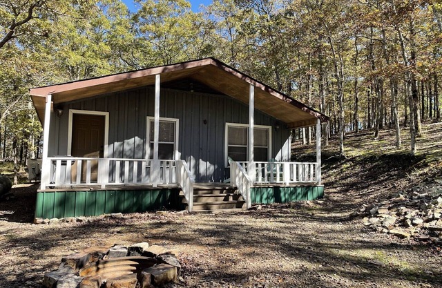 Comfortable and cozy two bed one bath cabin nestled in the Kiamichi Mountains