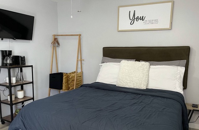 Comfortable and Stylish room at Citrus Park, Tampa (Solo/couple travel)